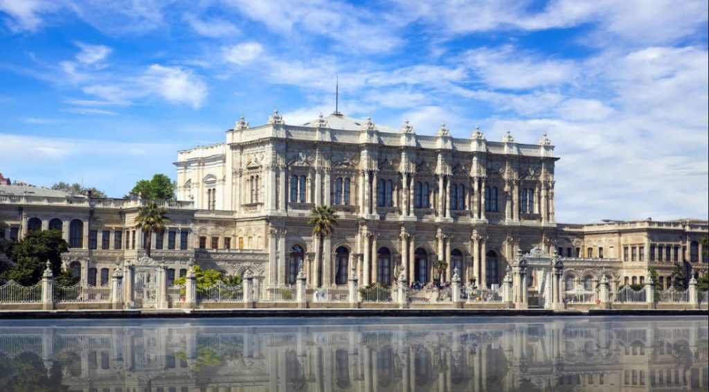 İstanbuldaki en iyi saray Dolmabahçe Sarayı